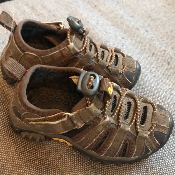 Used Gymboree shoes size 5 pics show all use - Picture 2 of 6